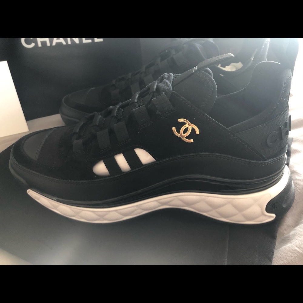(SOLD TO A LOVELY LADY) BRAND NEW CHANEL 2020 SNEAKERS - Picture 3 of 3